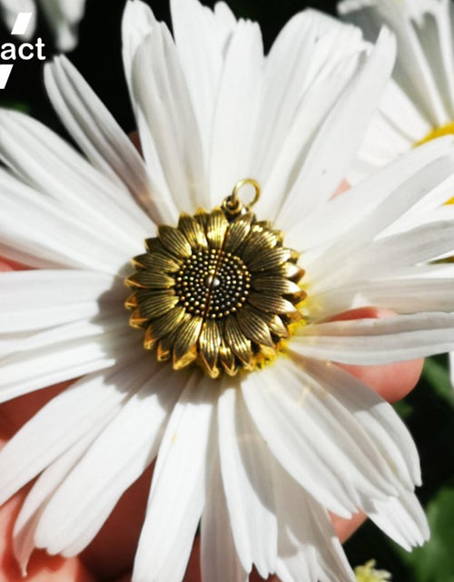 Load image into Gallery viewer, Sunflower Pendant Necklace
